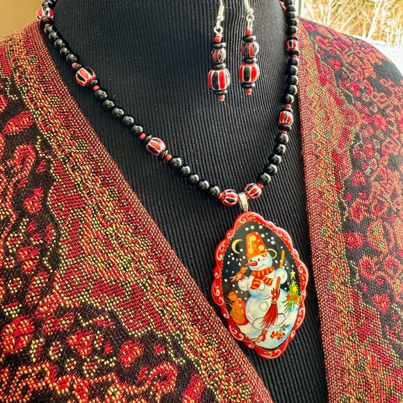 Hand-painted snowman on Russian black Lacquer made into a necklace. Seasonal Fun - Picture 9 of 12